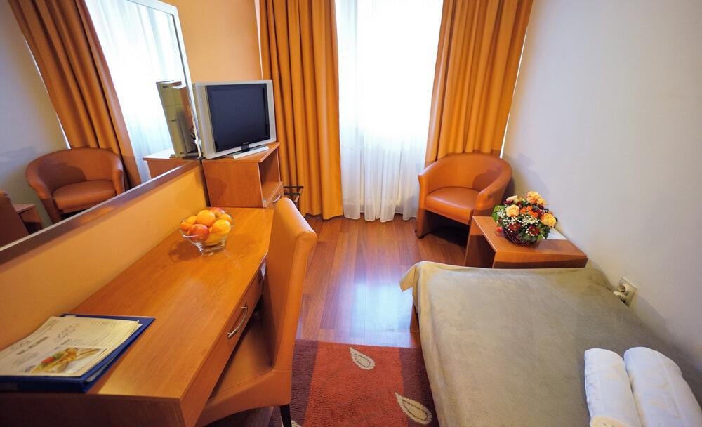Srbija-free Parking Hotel 3*